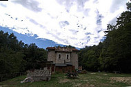 Rifugio Sfilzi outside