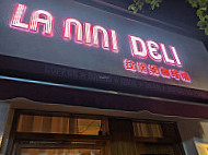 La Nini Deli inside