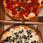 Del Ponte's Coal Fired Pizza food