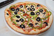 Guallpa's Famous Pizza food