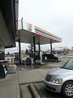 7-eleven outside