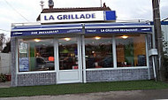 La Grillade outside