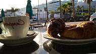 Panadería-cafetería food