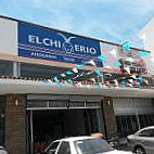 El Chiverio outside