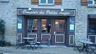 Le Comptoir Des Petites Auges inside