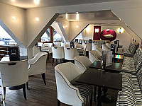 Yacht CafÉ inside