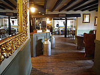 The Bulls Head inside