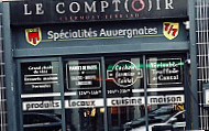 Le Comptoir outside