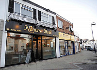 Niyom Thai outside