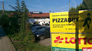 Chemnitzer Pizzaboy outside