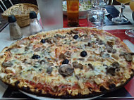 Pizzeria Loucas food