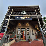 Bassendean Hotel outside