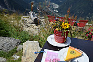 Refuge du Plan de l'Aiguille outside