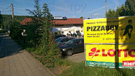 Chemnitzer Pizzaboy outside