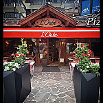 L'Outa Restaurant inside