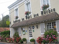 Auberge du Port des Roches outside