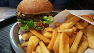 Piwy`s Burger food