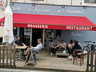 Le Kiosque inside