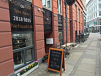 Hachi Sushi outside