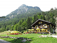 Auberge du Vallon de Van outside