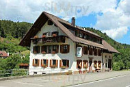 Landgasthaus Zu Hirschen outside