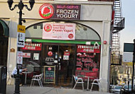 Strawberry Fields Frozen Yogurt outside