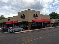 Newk's Eatery outside