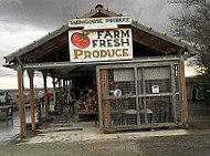 Snow Goose Produce outside