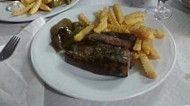 Los Leones food