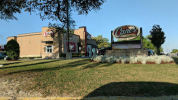 Raising Cane's Chicken Fingers outside