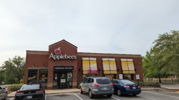 Applebee's outside