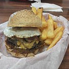 Piwy`s Burger food