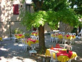 Hostellerie Le Mirabeau inside