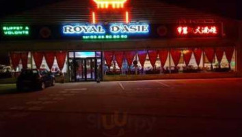 Royal D'asie outside