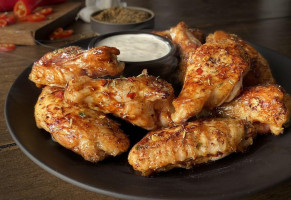 Hooters Of Costa Mesa food