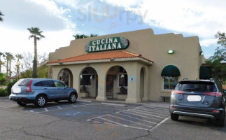 Cucina Italiana outside