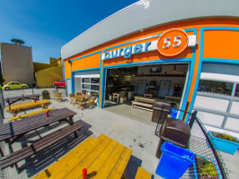 Burger 55 outside