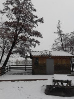 La Cabane De L'etang outside