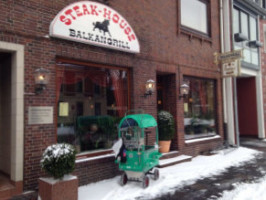 Steakhaus Balkan Grill outside