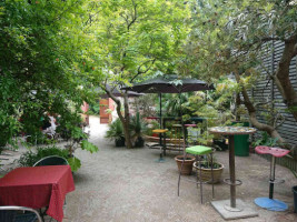 Le Jardin outside