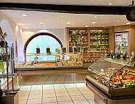 Patisserie Carl inside