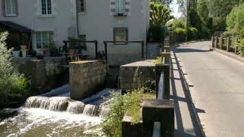 L Auberge Du Moulin outside