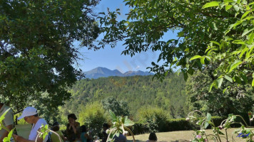 Les Alpins outside