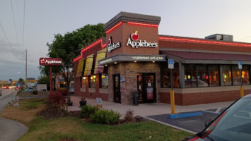 Applebee's Grill outside