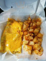 Louie's Texas Red Hots, Elmwood food