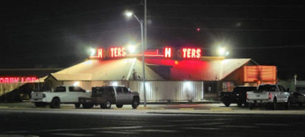 Hooters outside