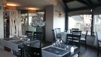 Restaurant A l'abri des flots food