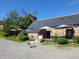 Le Moulin Du Mont food