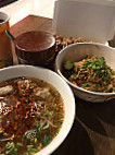 Sen Lek Thai Noodle food