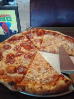 Ari's Pizza food